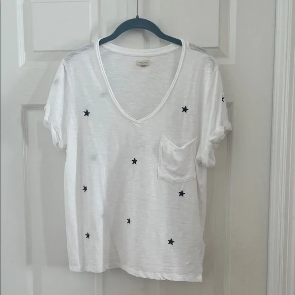 The Quinn V-Neck Tee by Pilcro - Picture 4 of 16